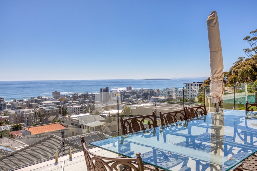 6 Bedroom Property for Sale in Fresnaye Western Cape